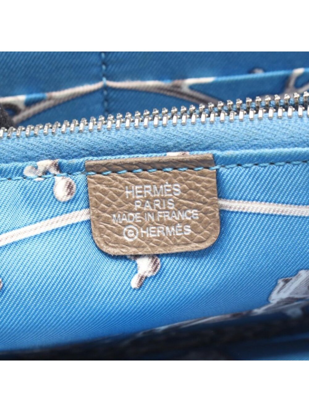 Hermes Round Wallet Azap Long Silk in Etoupe Leather in - Picture 4 of 14
